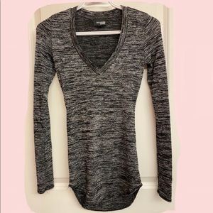 Aritzia Wilfred Free VNeck Backless Longsleeve Top